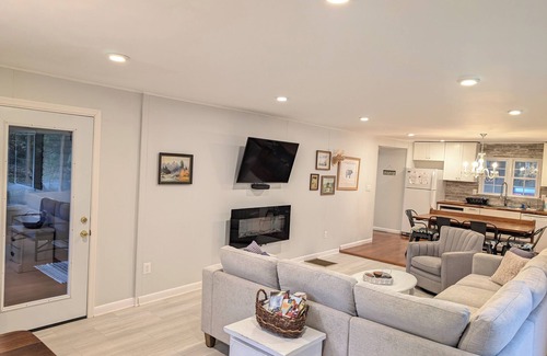 Oakland House | Lake access with a Boat slip