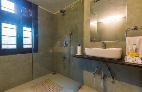 Eklingji Villa | Lake and Hill Pet-friendly 3-BHK Retreat With Private Pool, Bar, Garden, Gazebo & Majestic Aravali Views