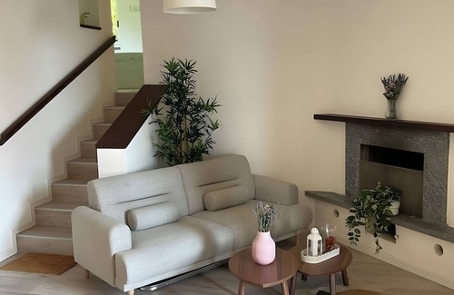 Civenna Apartment | Lake and Mountain Holiday House