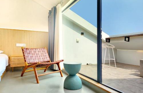 Wuzhong Bed & Breakfast | Lake and Mountain Terrace Sunrise View King Room