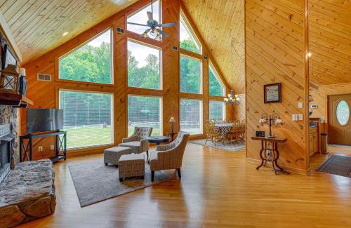 Louisa House | Lake Anna Retreat with Dock Access Boating and BBQs!
