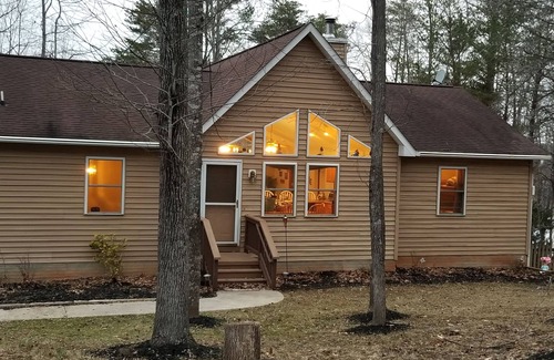 Livingston House | Lake Anna Waterfront Home, Pet Friendly, No-Smoking, Public Side, Private Docks