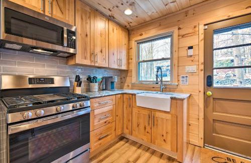 Greentown House | Lake Ariel Cabin with Community Pool and Lake Access!