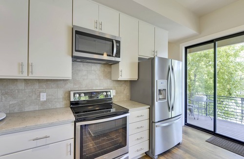 Rio Robles House | Lake Austin Retreat: Chic Lakeside Living w/a 3-Story Dock & Designer Style