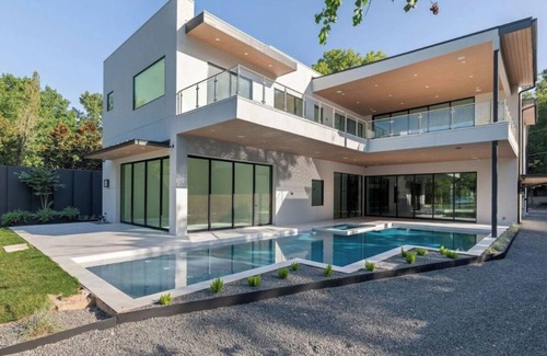 Green Park House | Lake Austin Waterfront Main House: Golf+Wake+SXSW