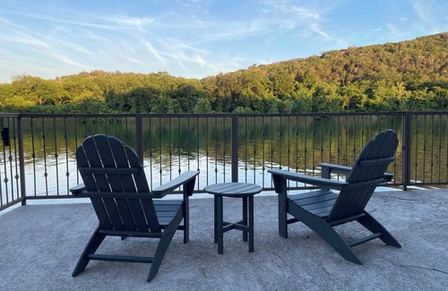 Austin Cottage | Lake Austin waterfront retreat sleeps 6!
