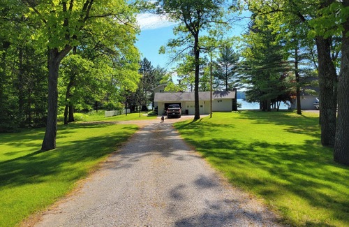 Hillman House | Lake Avalon - Charming 4-bedroom, 2-Bathroom Lake House