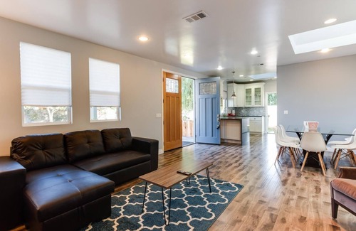 Lake Balboa House | Lake Balboa Compound