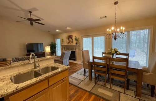 Hot Springs Village House | Lake Balboa Golf & Gallery, Beach & Pickleball