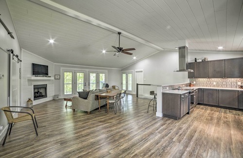 Cadiz House | Lake Barkley Waterfront Home w/Deck & Boat Dock!