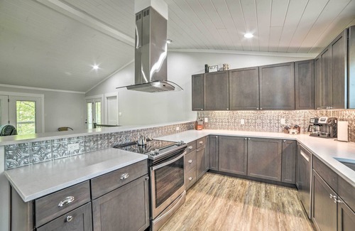 Cadiz House | Lake Barkley Waterfront Home w/Deck & Boat Dock!