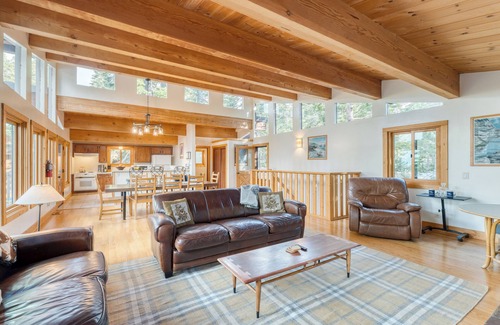 Chamberlands House | Lake + Beach Access, Pool, Tennis | Walk to Chambers | Tahoe Timber by AvantStay
