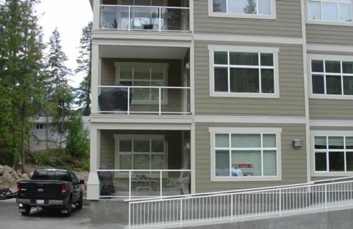 Sicamous Condo | Lake/Beachfront Mara Lake Condo