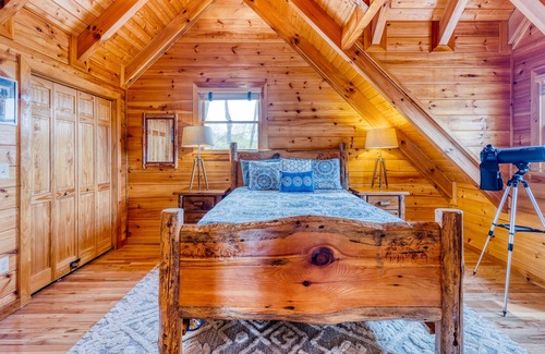 Necowa Cove Cabin | Lake Blue Ridge cabin! KAYAKS, Hot Tub, Mountain Views, Fenced yard, Paved roads