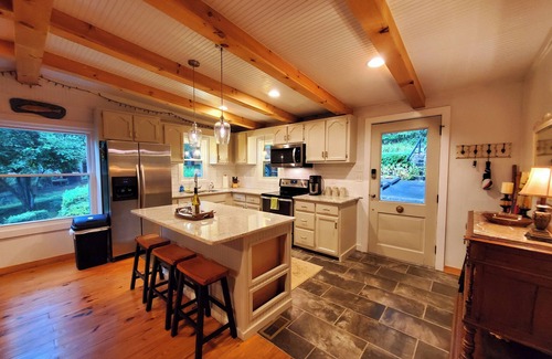 Blue Ridge Cottage | Lake Blue Ridge n10 minutes to downtownnEnjoy year-round mountain and lake views