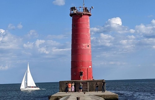 Sheboygan Cottage | Lake Breeze Cottage. nOne block from the lake, walking distance to downtown!