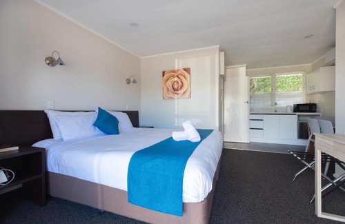 Taupo Hotel | Lake Breeze Motel