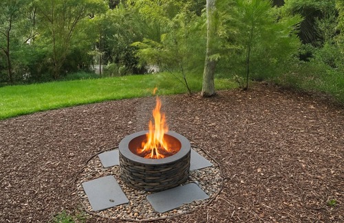 Murrays Beach House | Lake Breeze - your relaxing bushland escape, pool, fireplace and lakeside walks