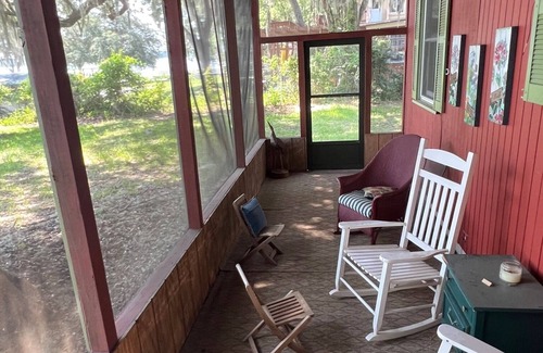 Pomona Park Cabin | Lake Broward rustic cabin with pool!