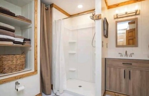 Gallatin House | Lake Cabin Near Avondale, Lake Access