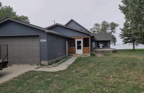 Arlington House | Lake Cabin with luxury amenities on Lake Poinsett