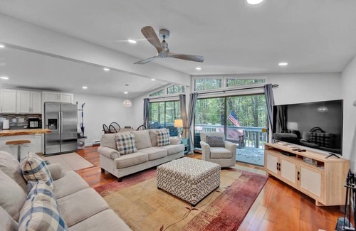 Locust Lake Village Cabin | Lake Chalet near the Beech