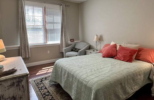Charlevoix House | Lake Charlevoix - centrally located to Boyne City, Charlevoix, Petoskey.