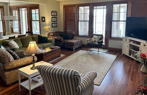 Charlevoix House | Lake Charlevoix - centrally located to Boyne City, Charlevoix, Petoskey.