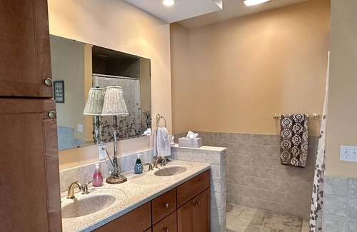 Charlevoix House | Lake Charlevoix - centrally located to Boyne City, Charlevoix, Petoskey.