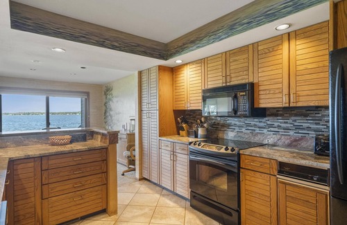 Boyne City Condo | Lake Charlevoix lakefront, 3 bedrooms, sleeps 8