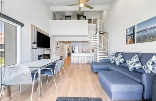 Chelan Apartment | Lake Chelan Shores - Beachfront Sunsets #6-5