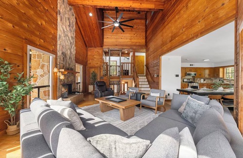 Willis House | Lake Conroe Oasis: Pickleball, Pool/Spa, Gameroom!