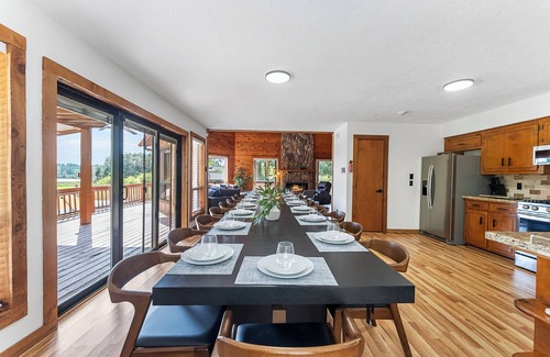 Willis House | Lake Conroe Oasis: Pickleball, Pool/Spa, Gameroom!