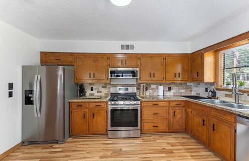 Willis House | Lake Conroe Oasis: Pickleball, Pool/Spa, Gameroom!
