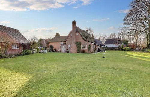 Swindon House | Lake Cottage
