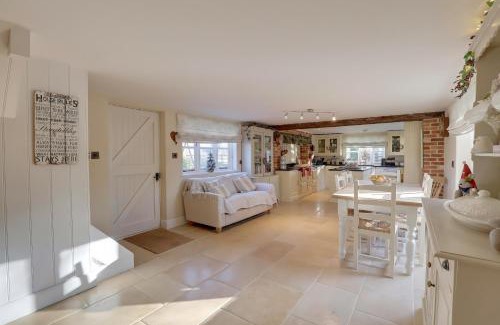 Swindon House | Lake Cottage