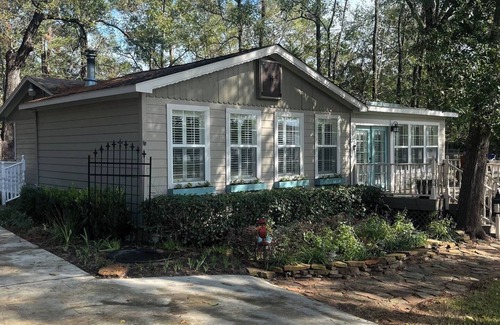 Conroe House | Lake Cottage Getaway
