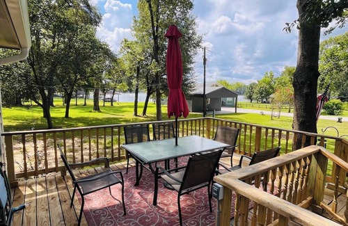 Conroe House | Lake Cottage Getaway