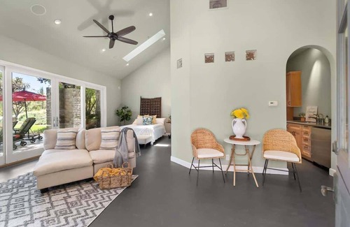Davis House | Lake Cottage House with Pool at UC Davis