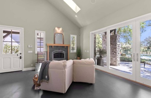 Davis House | Lake Cottage House with Pool at UC Davis