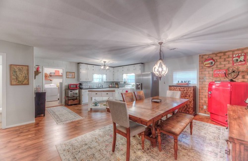 Cookson Cottage | Lake Cottage Near Chicken Creek Ramp – Pet Friendly + Boat Parking