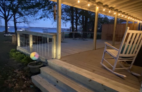 Larue Cottage | Lake cottage with breathtaking views!