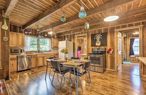 Albany Cabin | Lake Cumberland Area Cabin - 4 Mi. to Lake!