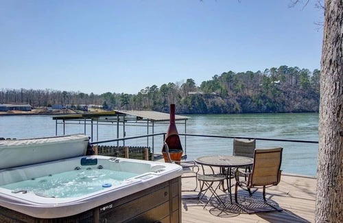 Piney House | Lake days, cozy nights, unforgettable memories