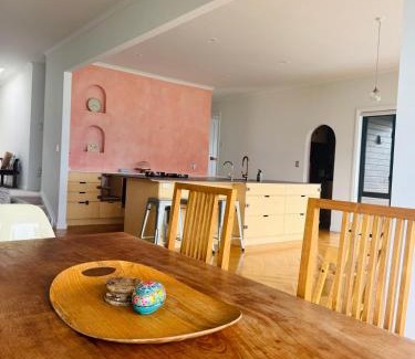 Lake Tarawera House | Lake Edge Retreat, Tarawera