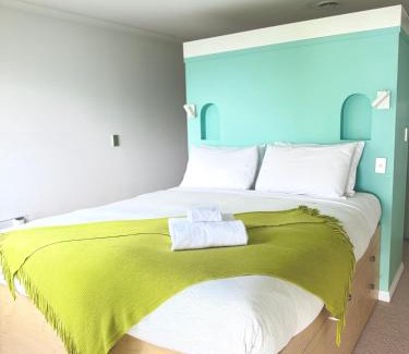 Lake Tarawera House | Lake Edge Retreat, Tarawera
