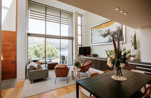 Wanaka House | Lake Edge - Sleeps 6 - Centrally Located - Lake & Mountain Views
