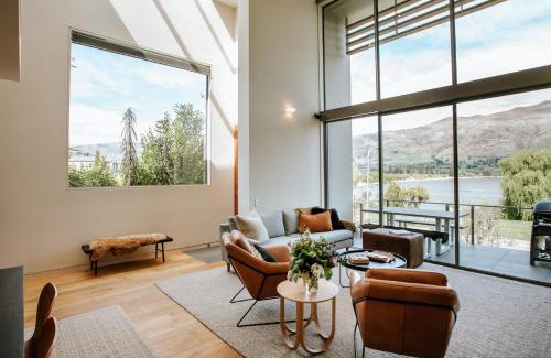 Wanaka House | Lake Edge - Sleeps 6 - Centrally Located - Lake & Mountain Views