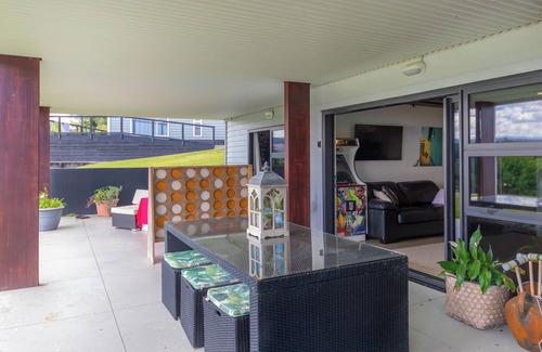 North Island Condo | Lake Edge Stunning Beauty