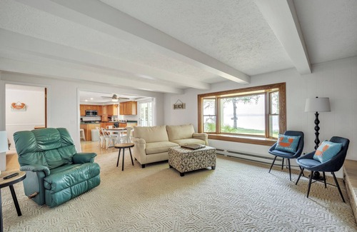Lewiston House | Lake Effect :Autumn Getaway with Kayaks, Trails, and Peaceful Views